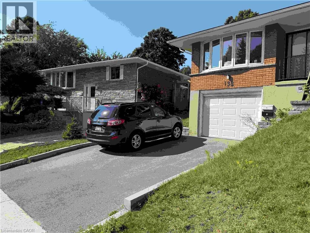 Property Photo:  132 Briar Knoll Drive 2  ON N2E 2B8 