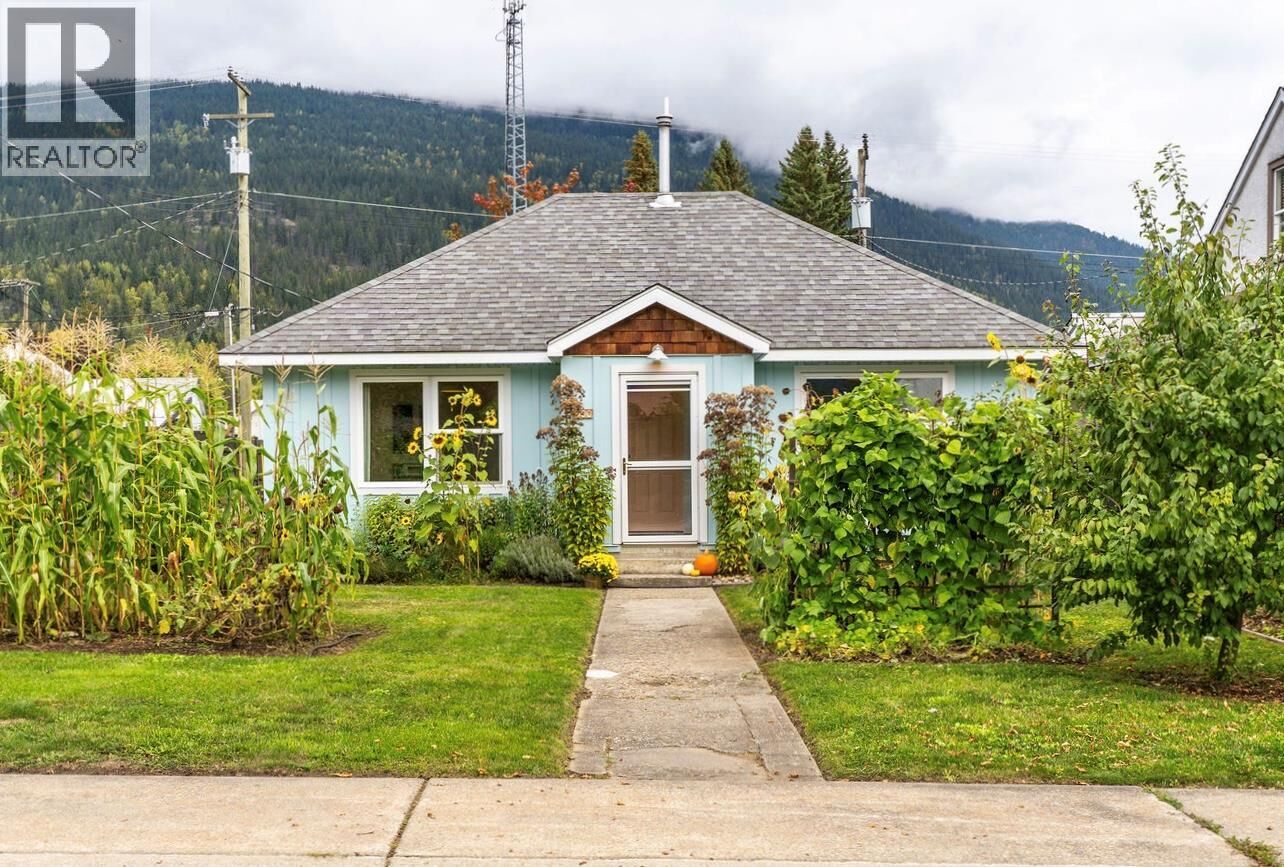 Property Photo:  500 Sixth Street East  BC V0E 2S0 