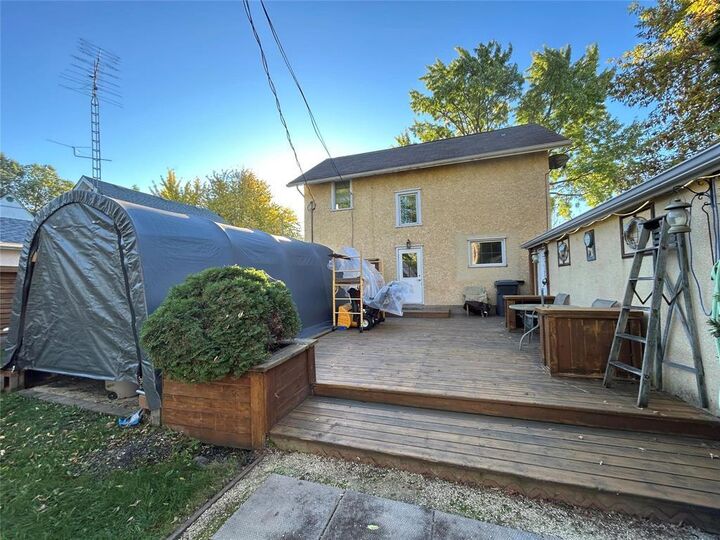 Property Photo:  11 Birch Street  MB R0E 1M0 