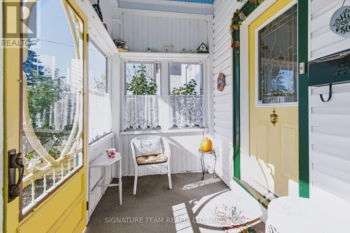 Property Photo:  43 Bank Street South  ON K7V 2E5 