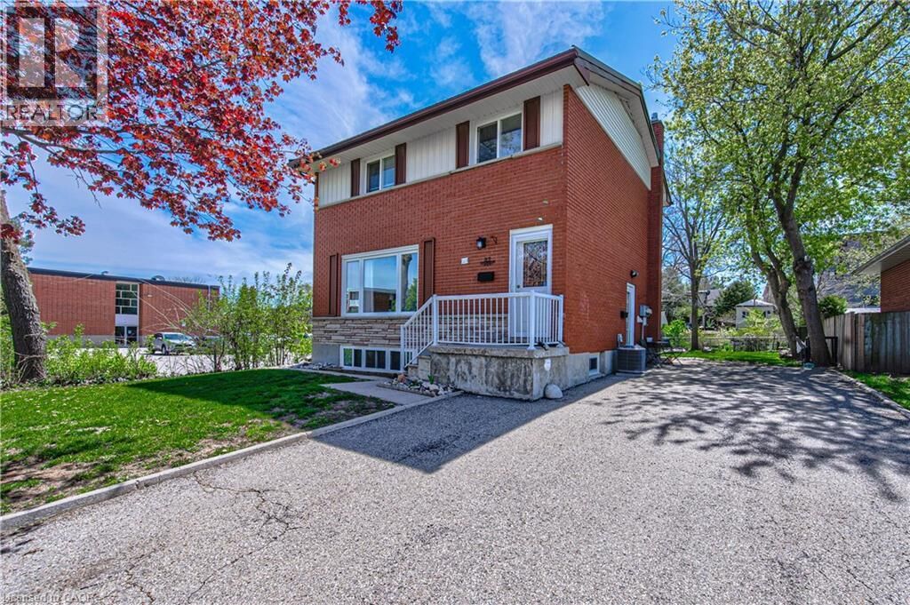 Property Photo: 37 Gottscheer Court ON N2M 3L3