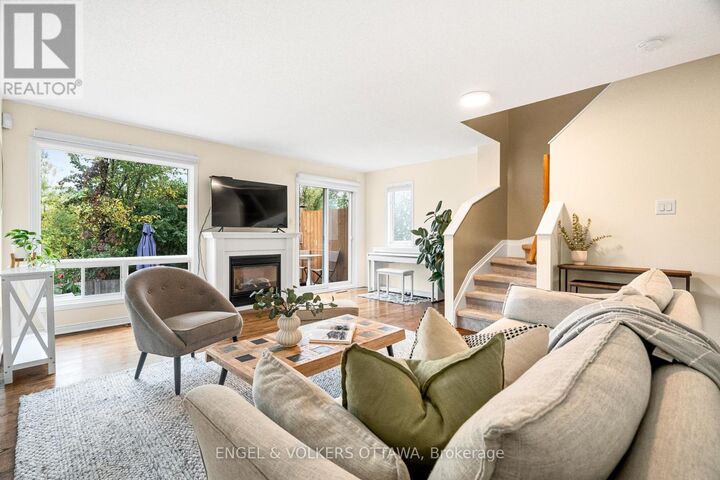 Property Photo:  2032 Avenue P  ON K1G 6G7 