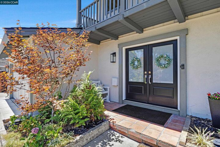 Property Photo: 11698 Serra Ct CA 94568