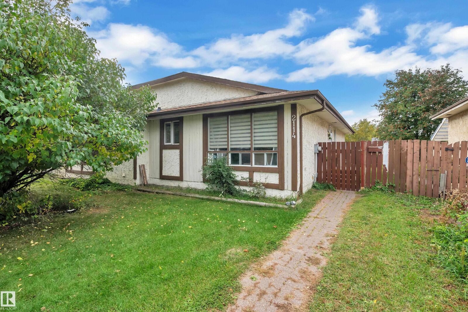 Property Photo:  2114 38 Street NW  AB T6L 4C3 