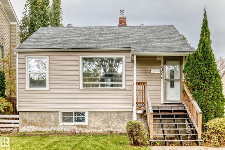 Property Photo:  9506 72 Avenue NW  AB T6E 0Y4 