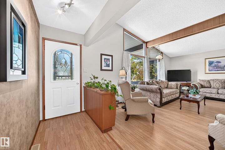 Property Photo:  5017 47 Avenue  AB T0C 0V0 