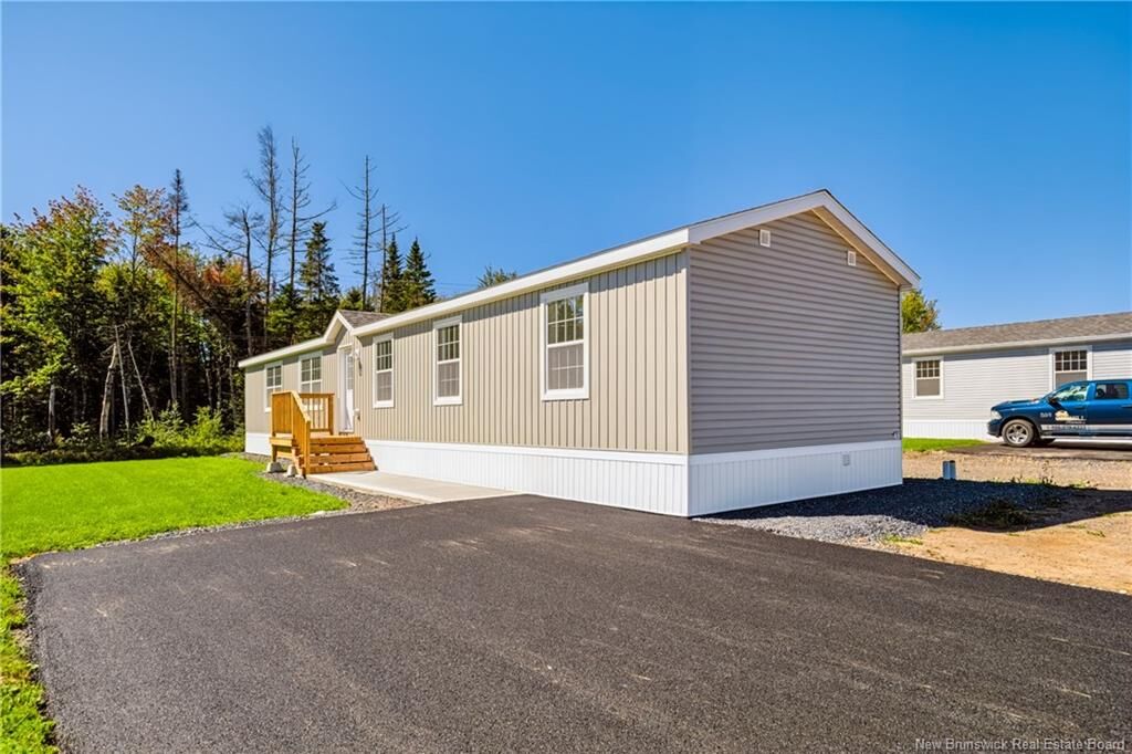Property Photo:  47 Oak Ridge Crescent  NB E3B 7Z1 
