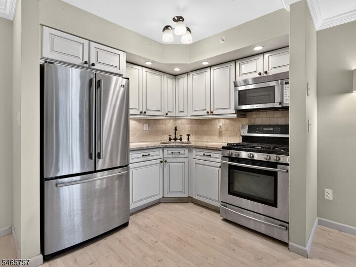 Property Photo: 1510 Faulkner Ct NJ 07430