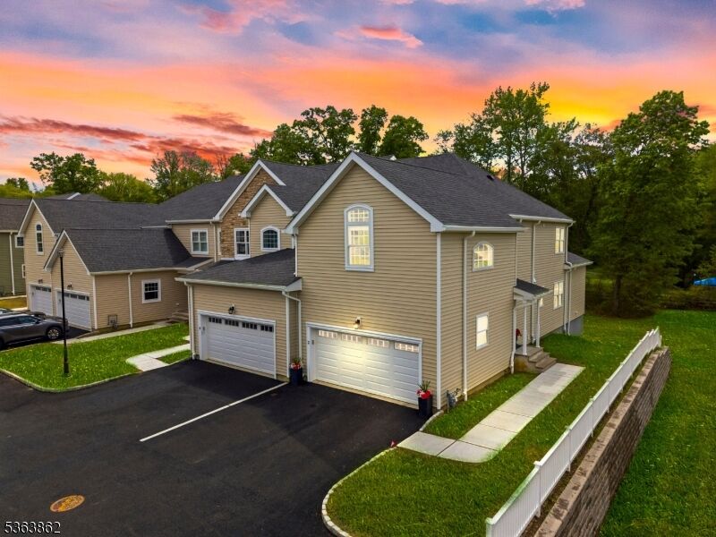 Property Photo:  16 Remington Ct 16  NJ 07727 