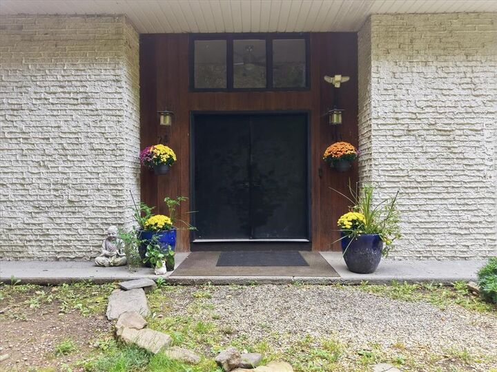 Property Photo: 822 Semmels Hill Road PA 18235