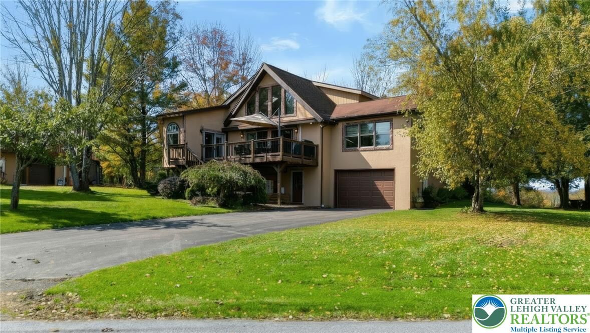 Property Photo: 1605 Ridgeview PA 18436