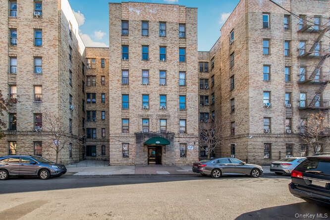 Property Photo:  3230 Cruger Avenue 1F  NY 10467 