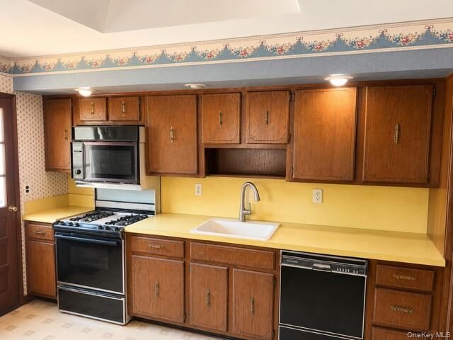 Property Photo:  106 Rockland Lane  NY 10977 