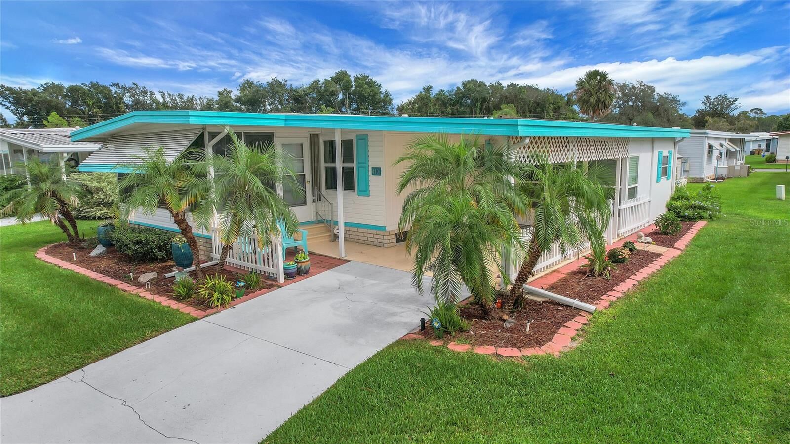 Property Photo: 410 Hawthorne Boulevard FL 34748