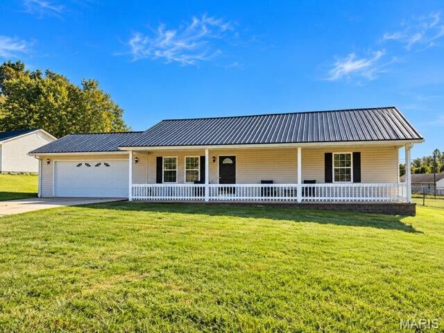 Property Photo: 802 Englehart Lane MO 63764