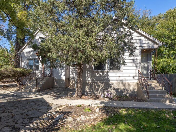 Property Photo: 8834 Burlington Avenue IL 60513