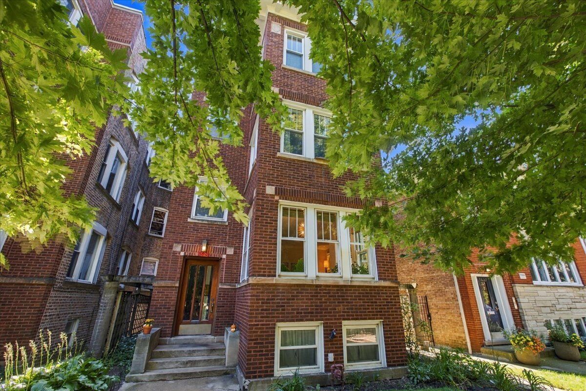 Property Photo:  1625 W Rascher Avenue 1  IL 60640 