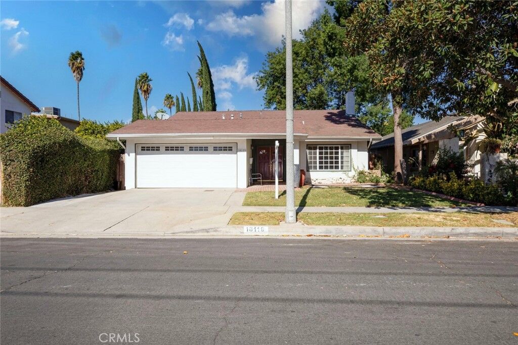 Property Photo:  18119 Calvert Street  CA 91335 