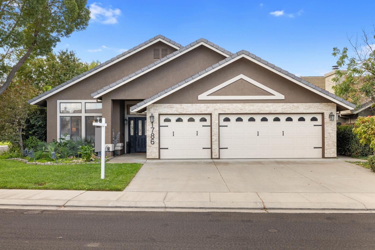 Property Photo: 1786 Brookside Drive CA 95336