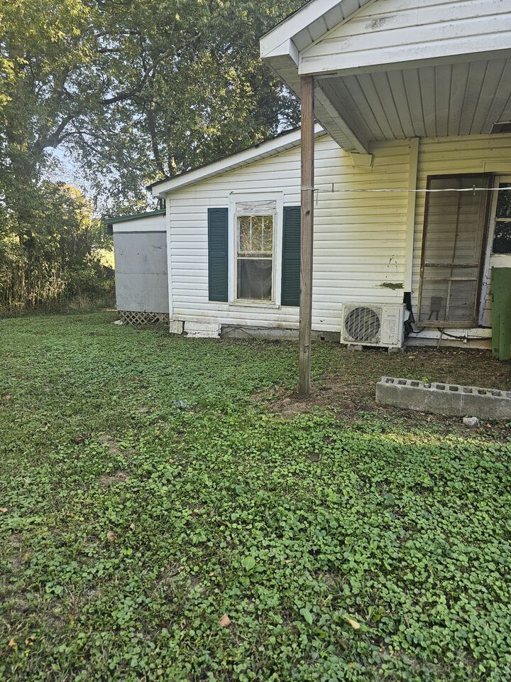 Property Photo:  220 Oak St  TN 38463 