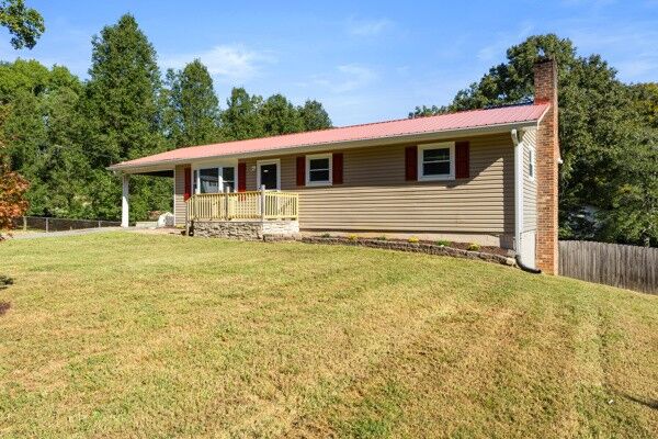 Property Photo:  1945 Plantation Dr SE  TN 37323 