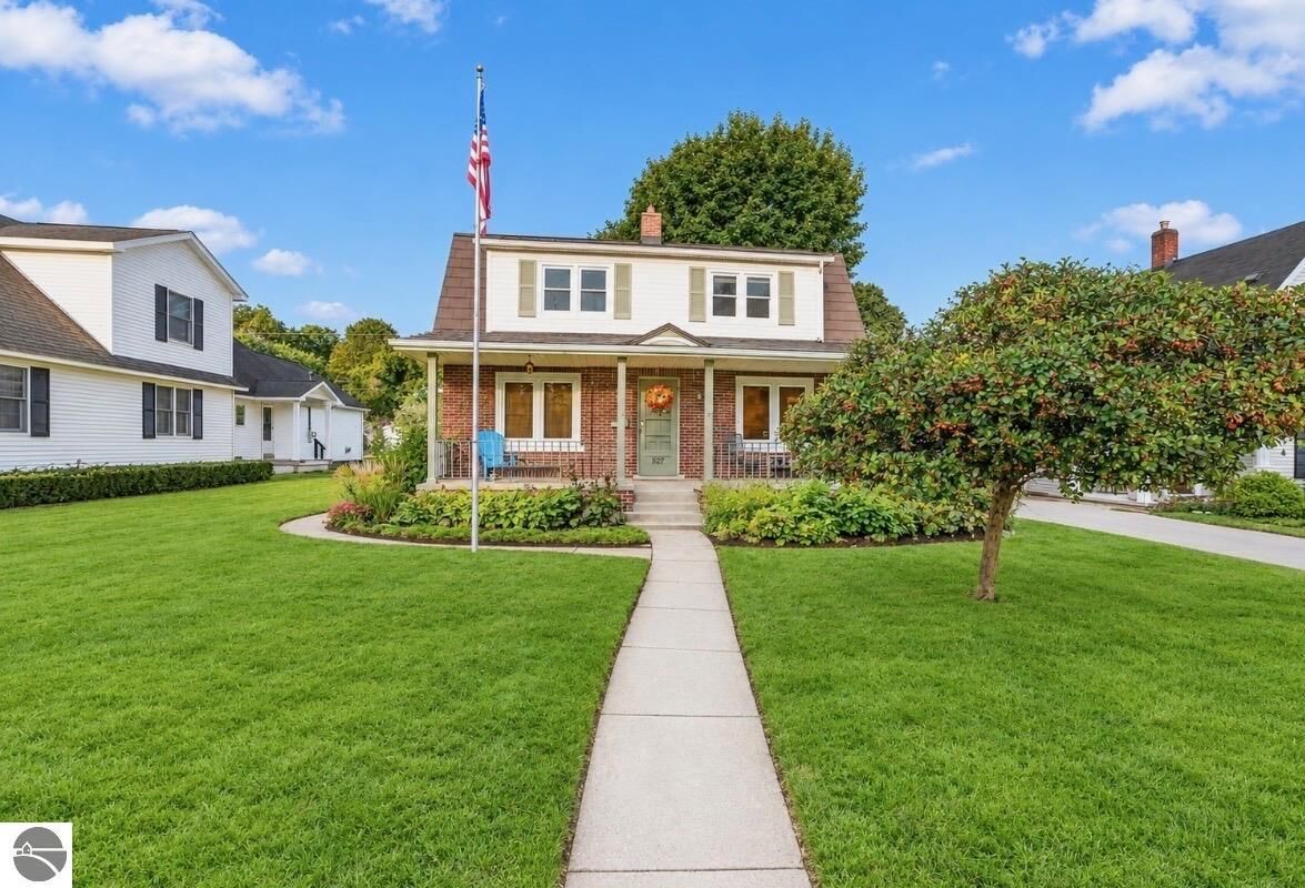 Property Photo:  527 N Elmwood Avenue  MI 49684 