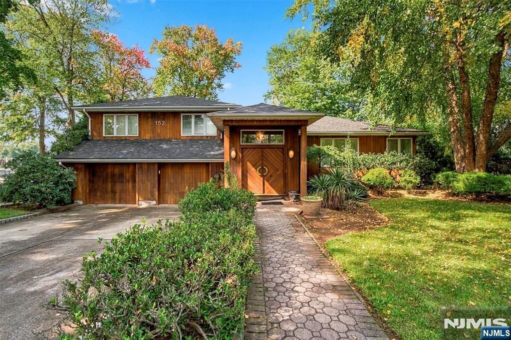 Property Photo:  152 Sussex Road  NJ 07676 