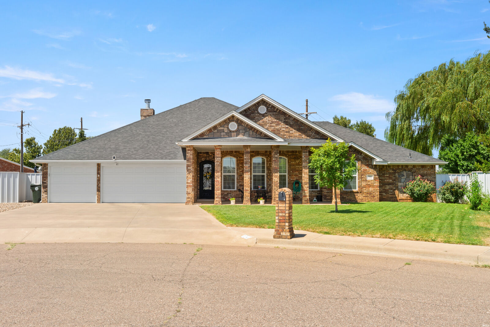 Property Photo:  704 Providence Cir  NM 88101 