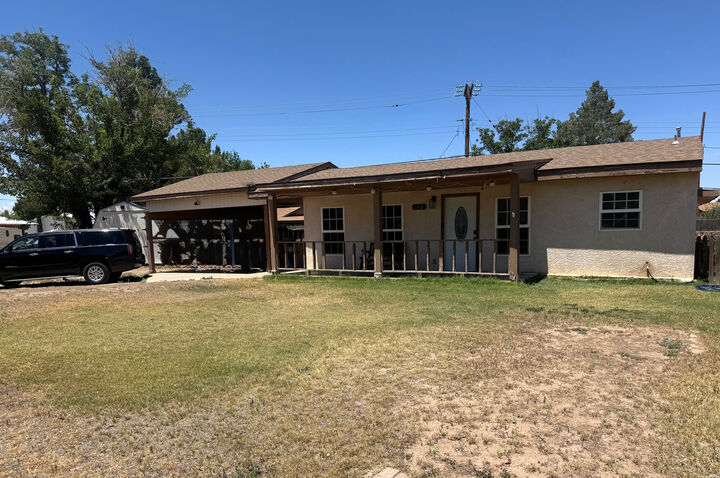 Property Photo:  812 Carper Dr  NM 88210 