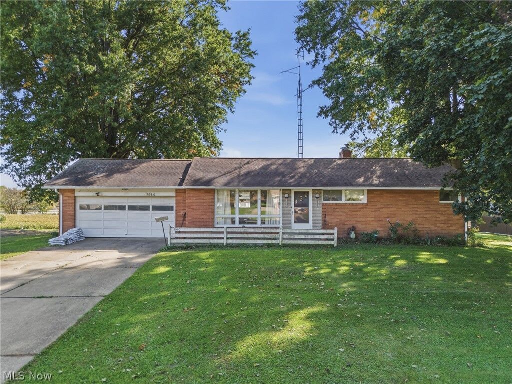 Property Photo: 7660 Brookview Street OH 44641