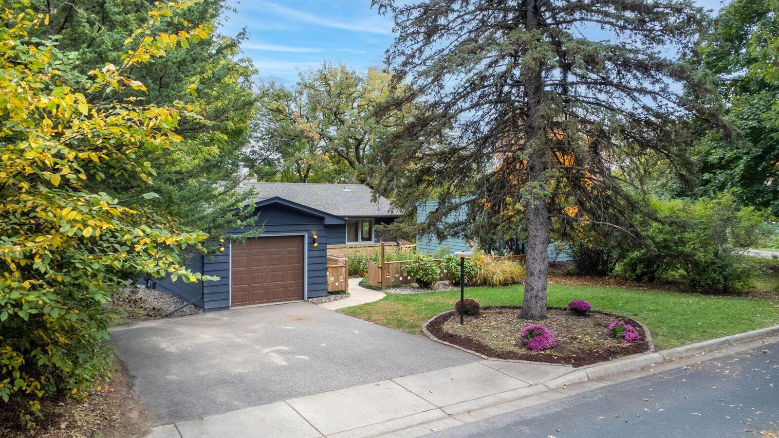 Property Photo:  3346 Kyle Avenue N  MN 55422 
