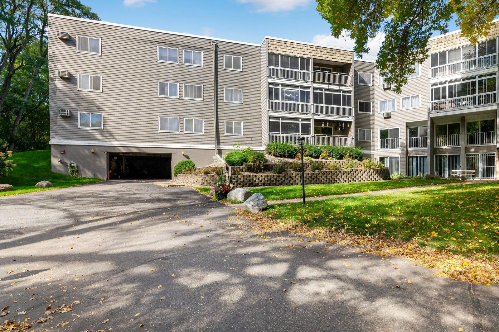 Property Photo:  135 Viking Drive E 117  MN 55117 