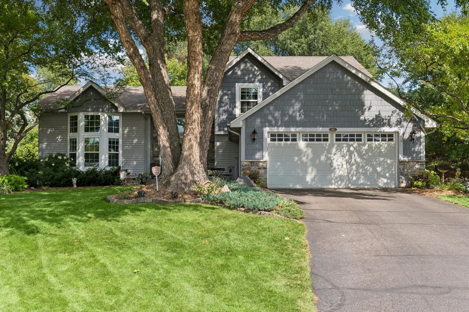 Property Photo: 505 Severn Way MN 55123
