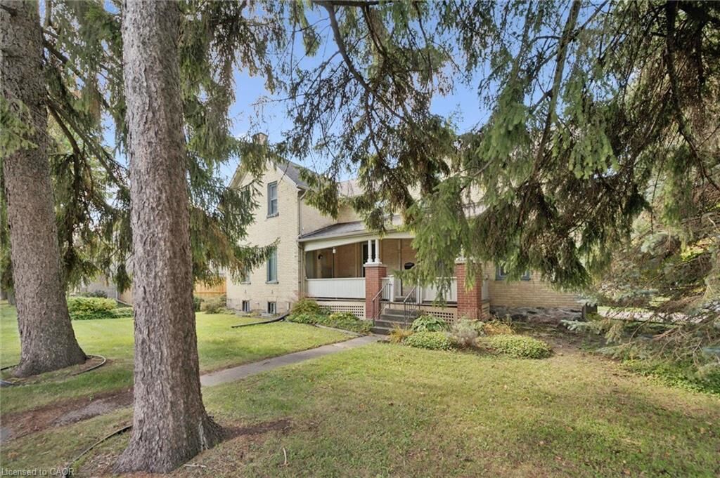 Property Photo:  88 Arthur Street S  ON N3B 2N6 