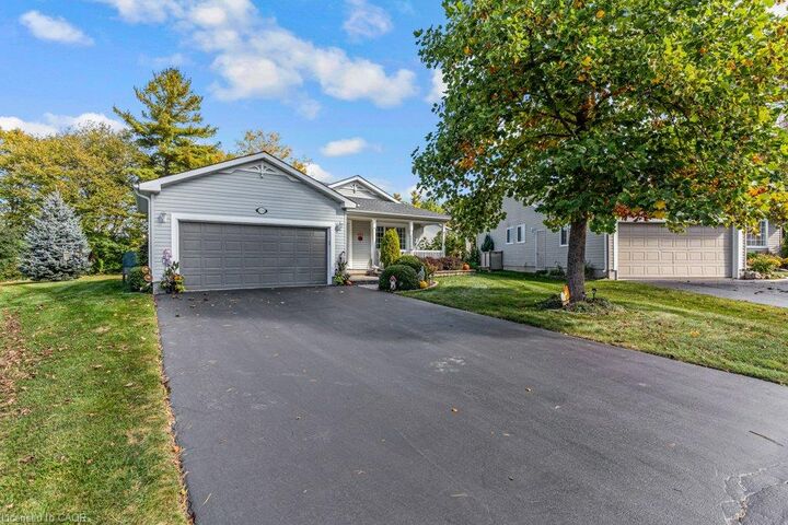 Property Photo:  114 Bushmill Circle  ON L8B 1A5 