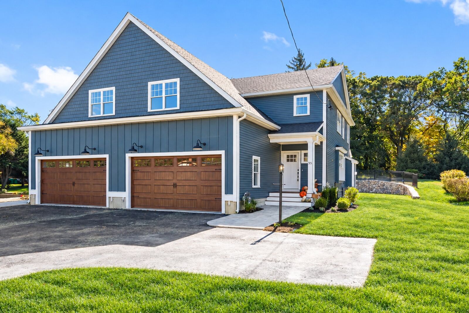 Property Photo:  35 School St 35  MA 01801 