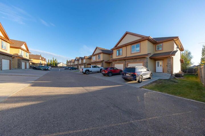 Property Photo:  1407 53 Avenue 26  AB T9V 2J5 