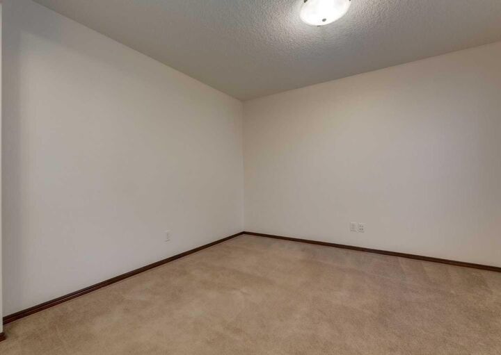 Property Photo:  424 Hidden Creek Boulevard NW  AB T3K 6J1 