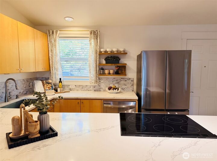 Property Photo:  1574 NE Park View Drive 6  WA 98110 