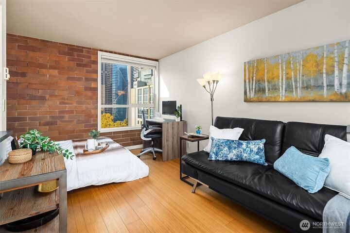 Property Photo:  905  Cherry Street 706  WA 98104 