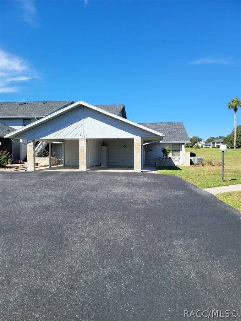 Property Photo:  741 E Hartford Street 1A  FL 34442 