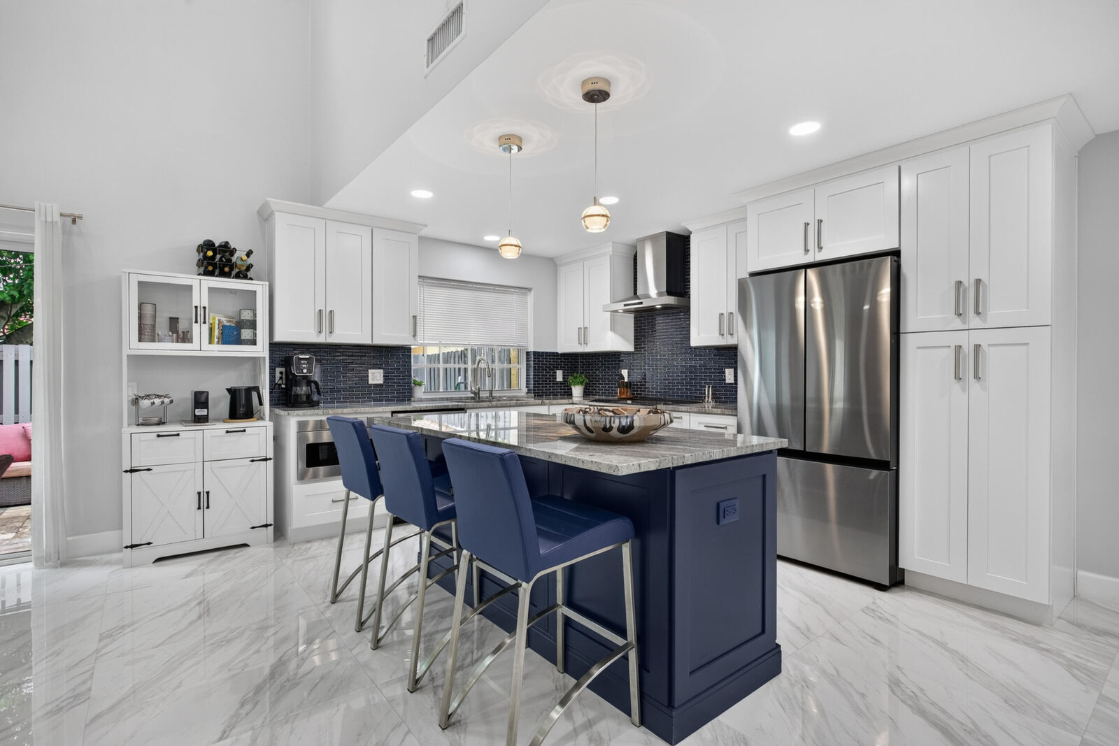 Property Photo: 1593 Springside Drive 1593 FL 33326