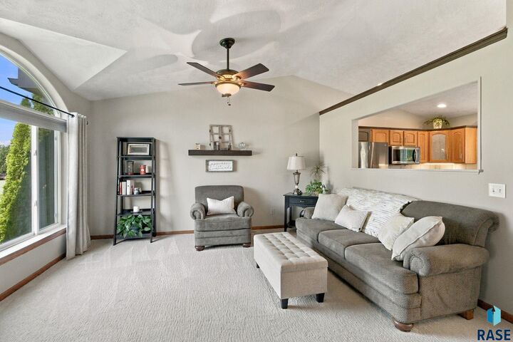 Property Photo:  1812 S Monticello Ave  SD 57106 