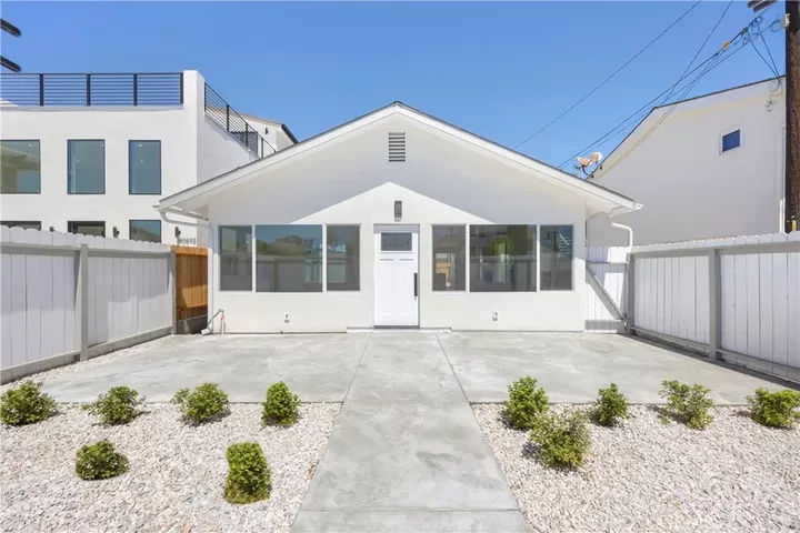 Property Photo:  806 W Balboa Boulevard Front  CA 92661 
