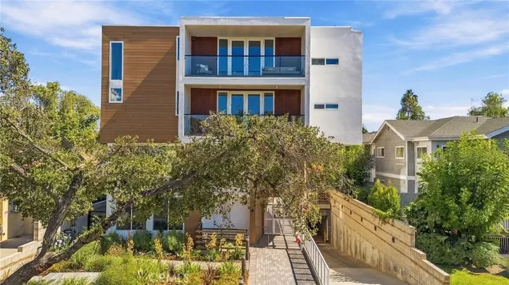 Property Photo: 176 N Catalina Ave 102 CA 91106