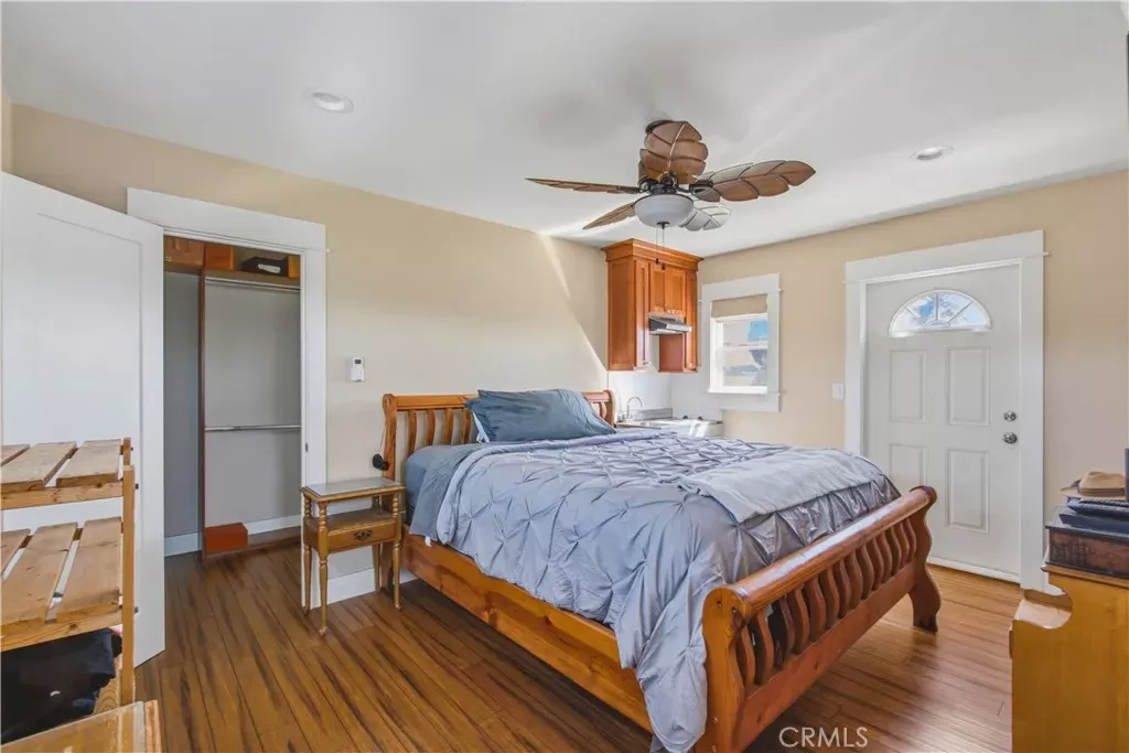 Property Photo:  2151 E Spaulding Court  CA 90804 