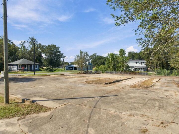Property Photo:  1302 Center Street  LA 70668 