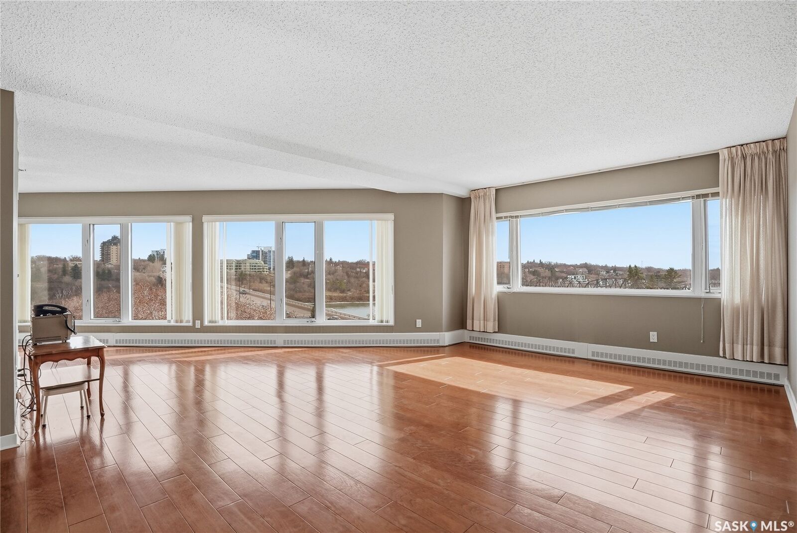 Property Photo:  424 Spadina Crescent E 650  SK S7K 6X7 