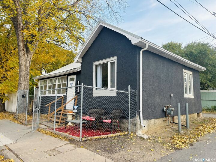 Property Photo:  1235 12th Avenue  SK S4P 0L2 