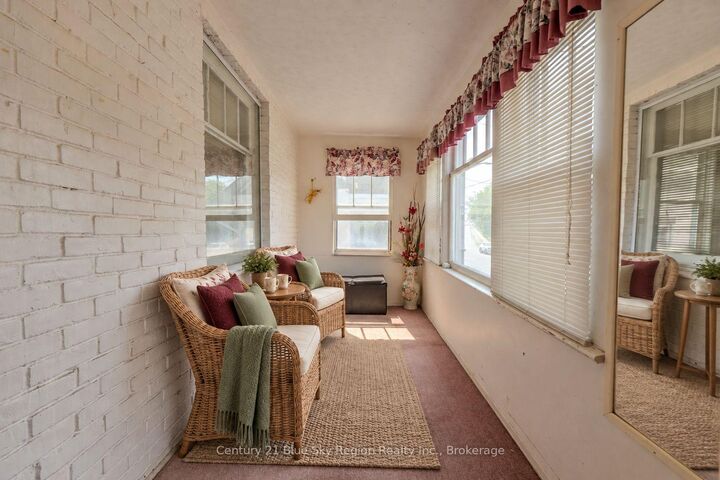 Property Photo: 624 McIntyre Street E ON P1B 1E5
